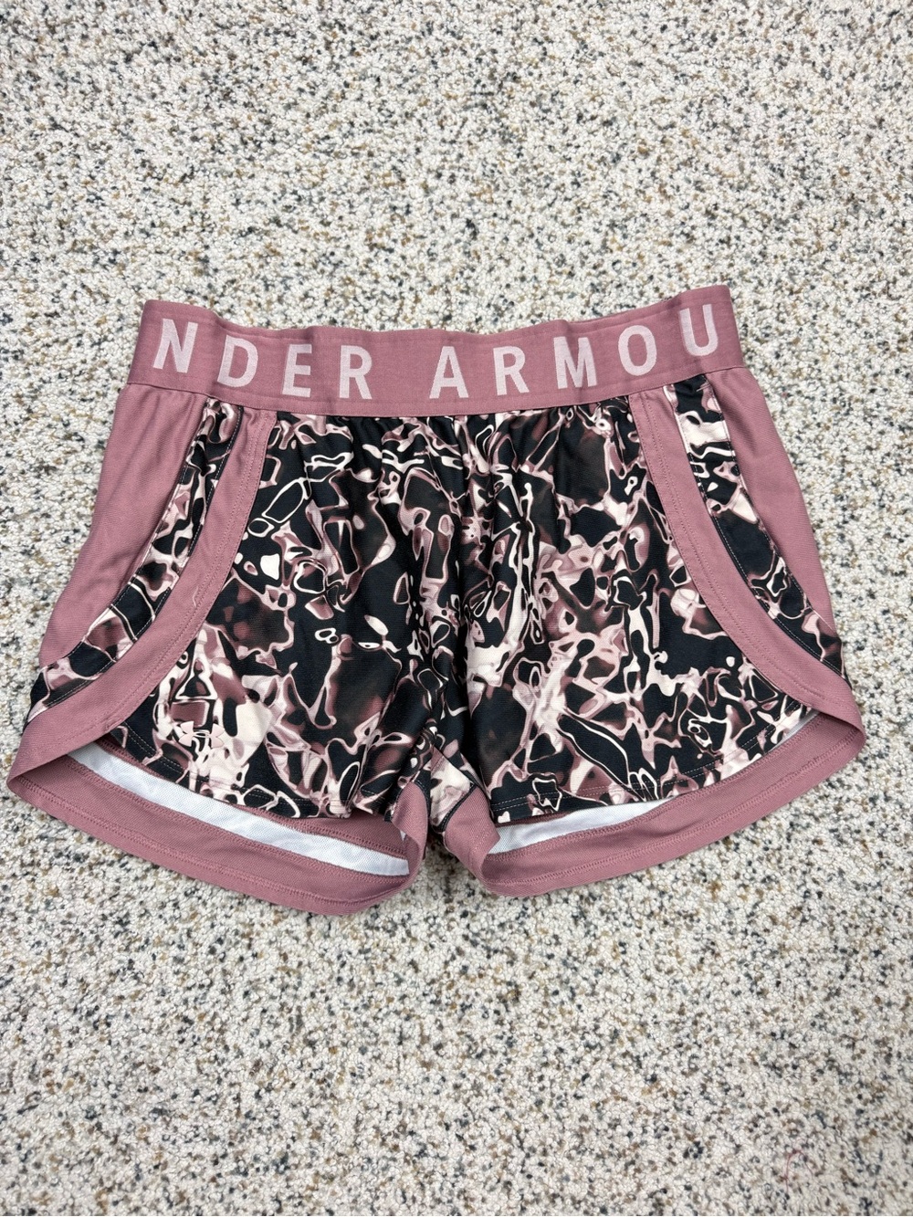 Under Armour Shorts Womens Medium Heat Gear Loose Fit Pockets Pink Sporty Gym